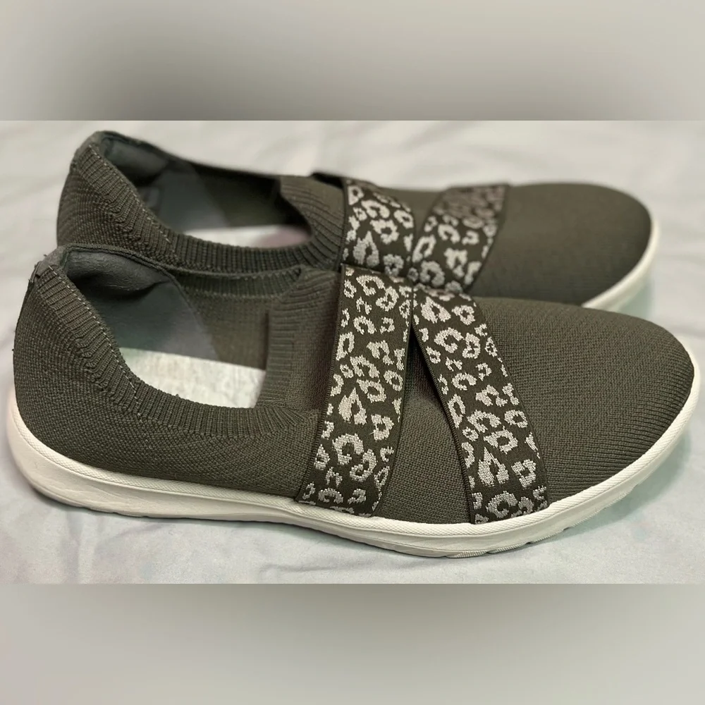 Clarks Cloudsteppers Washable Knit Slip-Ons Adella Stride Dark Olive. Size 9 GUC - Picture 3 of 8